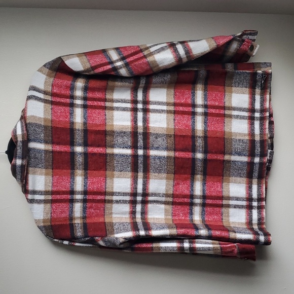 Flannel pattern Shacket - Picture 2 of 6